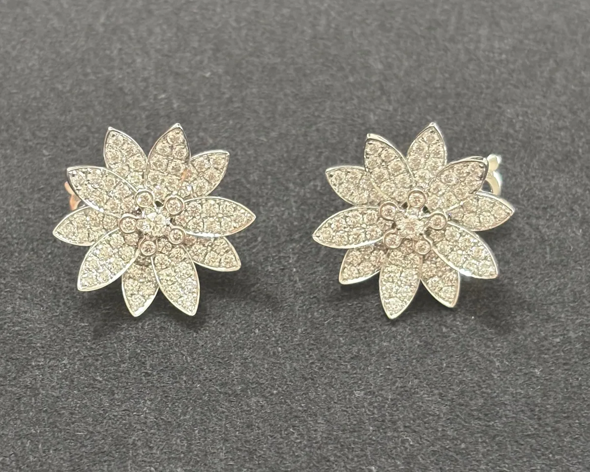 White gold earrings set with laboratory-grown diamonds, 3.17 carat total